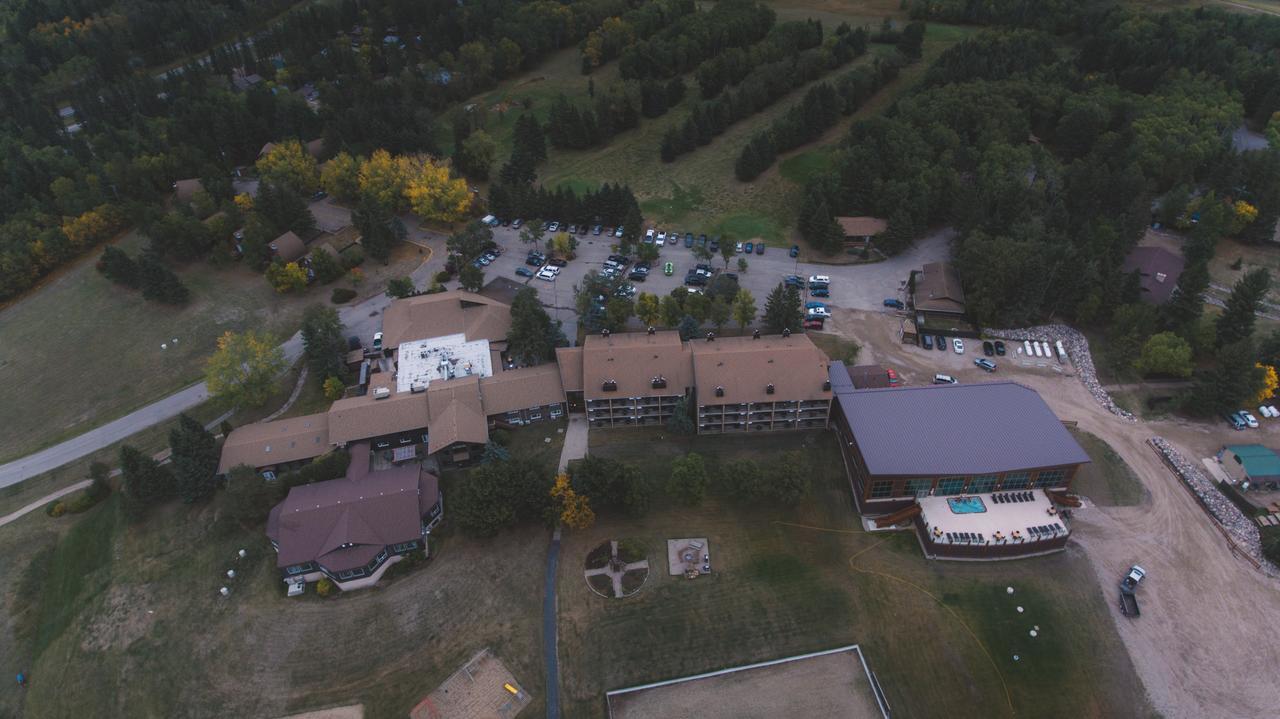 Elkhorn Resort, Spa, And Conference Centre Wasagaming Dış mekan fotoğraf